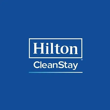 Hotel Hampton By Hilton Airport 3*