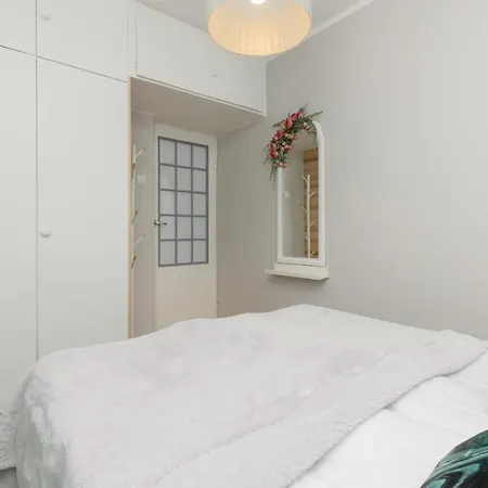 Cozy Two-bedroom Mokotow By Renters Lägenhet