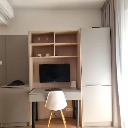 Appartement In Very Close To The Center, Free Underground Parking, Wifi, Air Conditioning, Balcony *