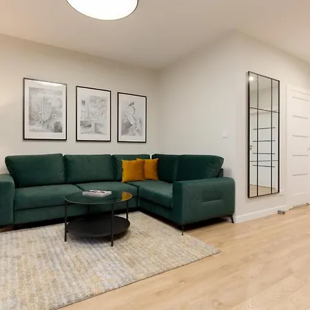 Spacious In With Balcony And Parking By Renters * Warschau