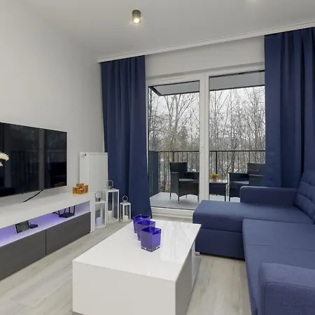 アパート Dark Blue And Grey With Pastel Bedroom In By Renters ワルシャワ