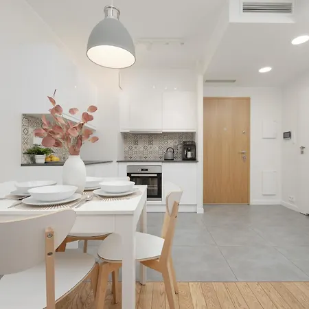 Srodmiescie Muranow With Parking By Renters Apartment Warsaw