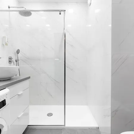 - Great Location- One Bedroom - Siedmiogrodzka 3 Apartamento *