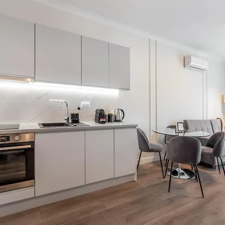 - Great Location- One Bedroom - Siedmiogrodzka 3 Apartamento *