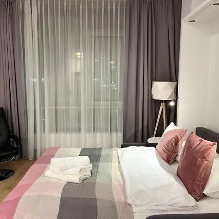 Aleje Jerozolimskie 216 By Perfect Warsaw