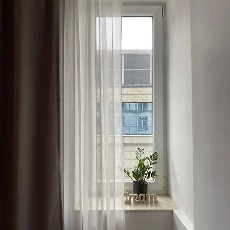 W Centrum Warszawy Ulica Chmielna - 500m Od Dworca Centralnego - By Good Sleeping * Βαρσοβία