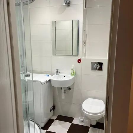 Workation, Centre, 4-5 Persons 3-4 Nights Offer, Nature Park Metro 1min , 15 Min Palac Kultury, Balcony, Quiet, Easy Parking Chroniony Apartment *