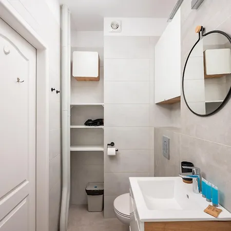 Appartement Rondo Onz Red & Yellow *