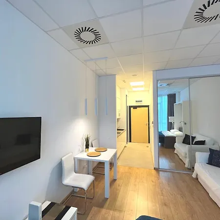 Aleje Jerozolimskie 216 By Perfect Warsaw