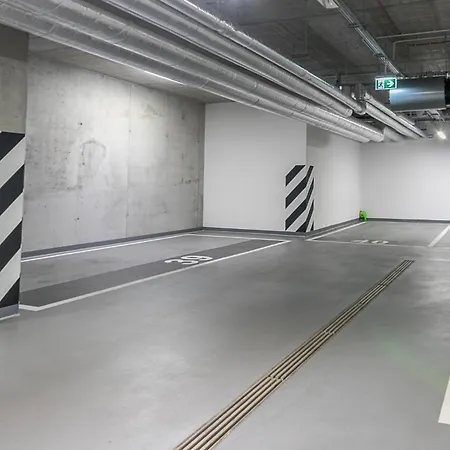 Superapart Jagiellonska 75, Parking Warsaw