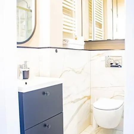 Appartamento With Balcony And Views, Old Town, Metro Varsavia
