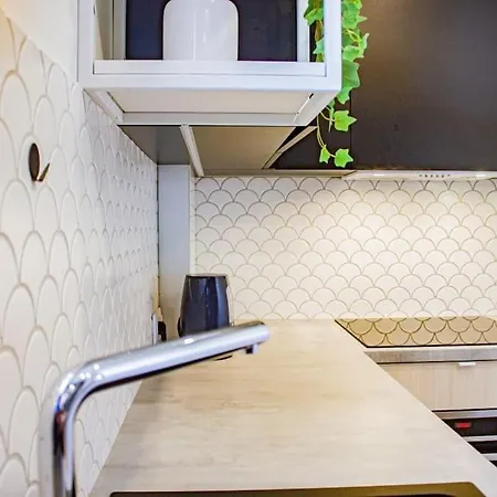 Appartamento With Balcony And Views, Old Town, Metro *