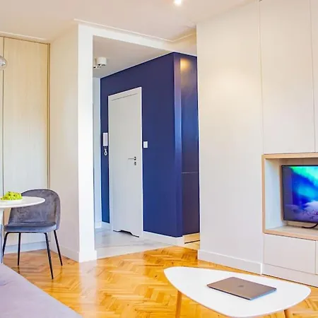 Appartamento With Balcony And Views, Old Town, Metro Varsavia