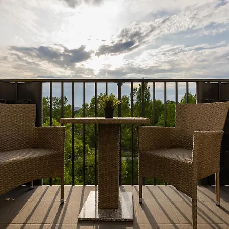 Apartament Urban Wings - Airport With Parking & Balcony By Renters