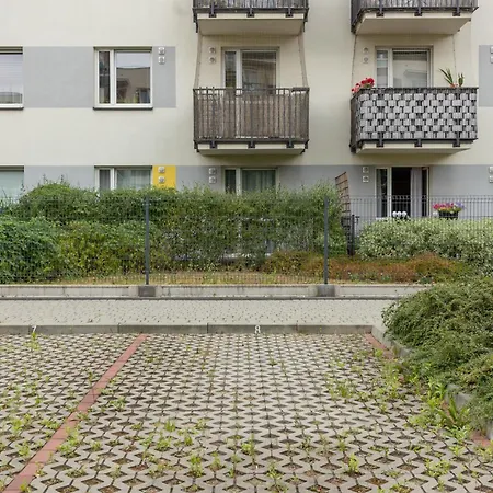 Urban Wings - Airport With Parking & Balcony By Renters Apartament