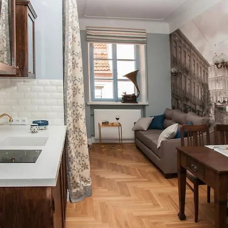Hello I Charming In The Old Town Apartman *