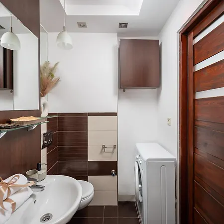 アパート 2-br 200 M From Station With Parking On Site ワルシャワ