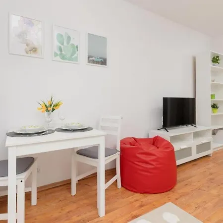 Wola Oasis - Cosy Near Metro Station Warszawa