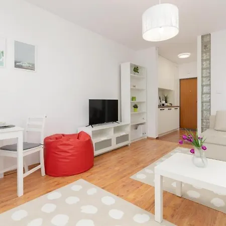 Wola Oasis - Cosy Near Metro Station Warszawa