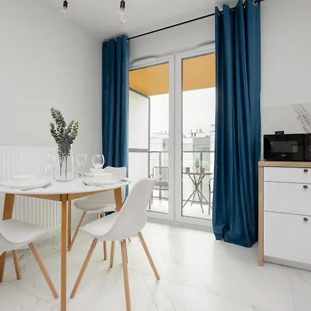 Stylish With Parking By Renters Varsóvia