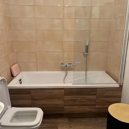 דירה Spacious And Cozy In Bialoleki By Almundi *