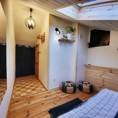 Bed and breakfast Husarska 60