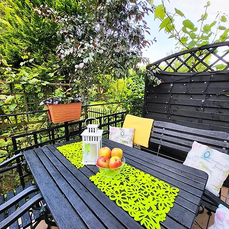 Bed and breakfast Husarska 60 *