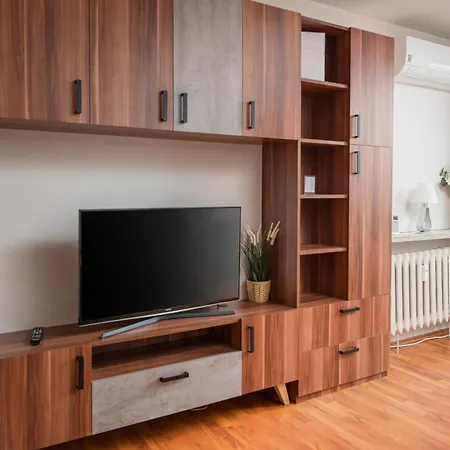 Park Mirowski Standard Apartment Warsaw