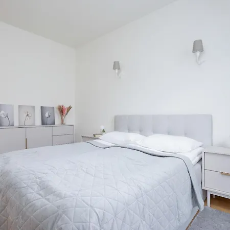 Wyjatkowy Z 3 Sypialniami I Balkonem By Renters Apartament *