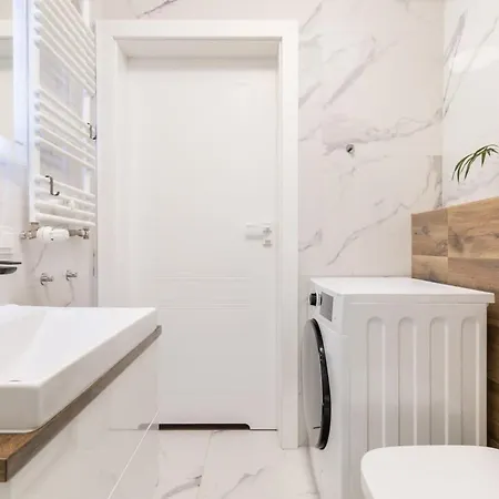 Appartamento Elegant Next To The Metro Station By Rent Like Varsavia