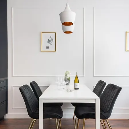 Elegant Next To The Metro Station By Rent Like Appartamento Varsavia