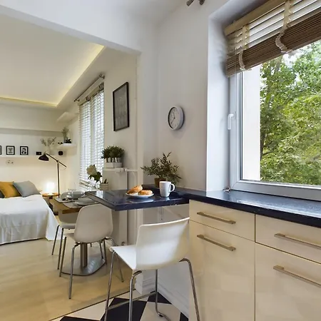 Comfortable For 2 People With Bathtub And Balcony In By Renters 바르샤바