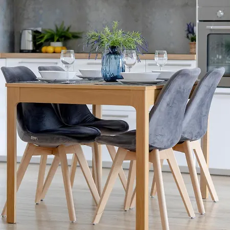 Comfy Two-bedroom Near Chopin Airport Warsaw's Ursynow By Renters Warsaw