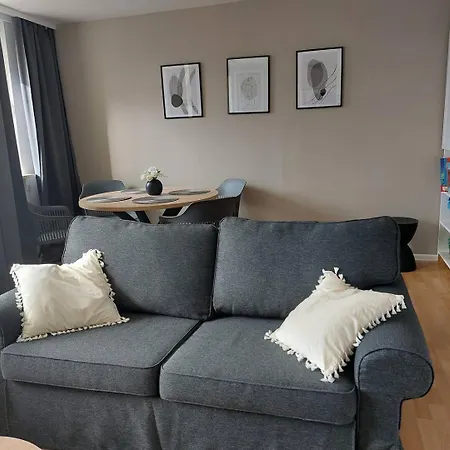 Near Metro Station And Park Apartament *