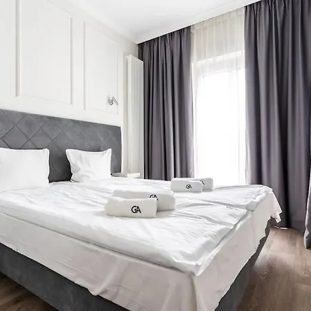 Chic & Luxury By Mennica דירה ורשה