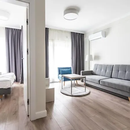 Chic & Luxury By Mennica דירה ורשה