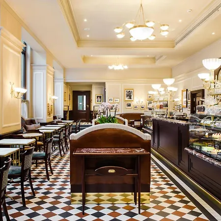 Ξενοδοχείο Bristol, A Luxury Collection Hotel, 5*