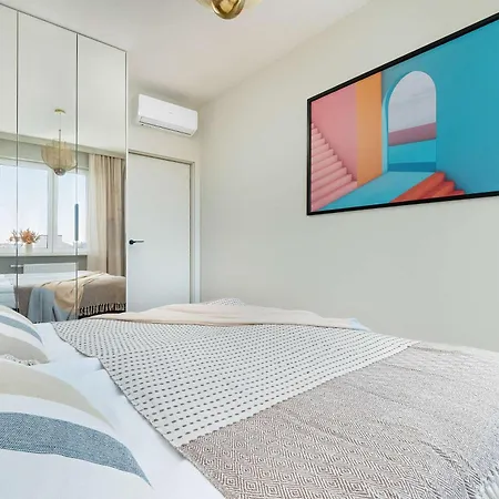 Air Conditioned In With Parking And Bathtub By Renters Warsaw