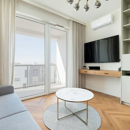 Air Conditioned In With Parking And Bathtub By Renters * Warsaw