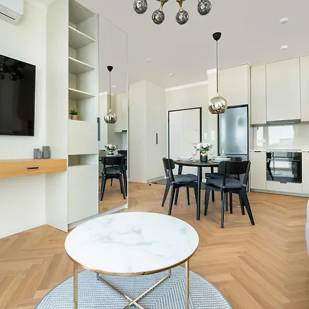 Apartment Air Conditioned In With Parking And Bathtub By Renters