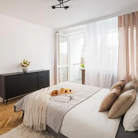 Pulawska Mokotow 2-bedroom & Living Room, Balcony & Free Parking On Site Appartamento
