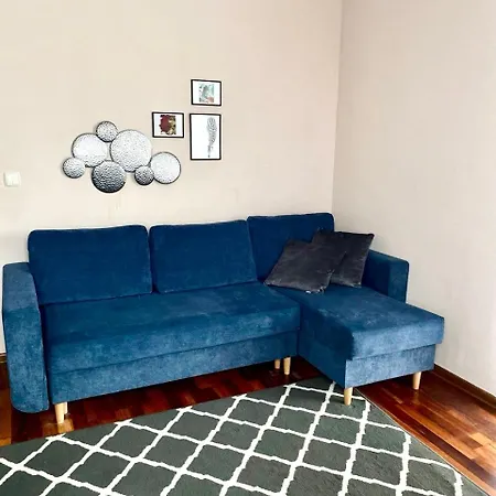 Three-room On Skarbka Z Gor Apartment *