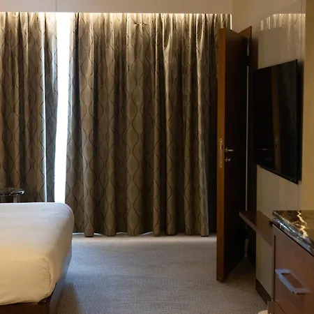 Doubletree By Hilton & Conference Centre Отель