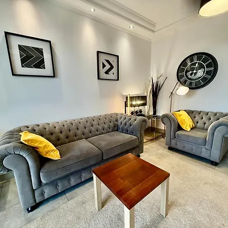 Апартаменты Class Metro Fast Wifi 100 Mbs 70'tv Netflix Hbo Max Disney+ Appletv+ Варшава