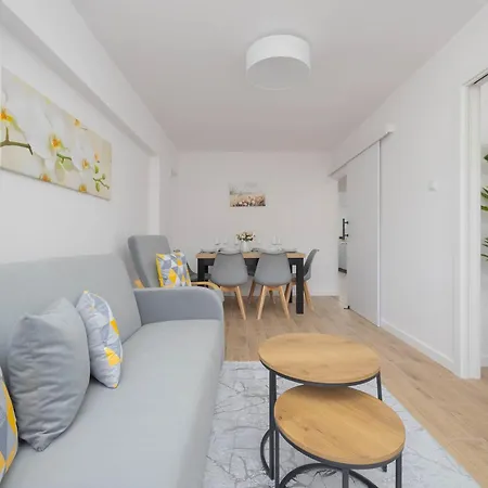 Bright Close To Centre By Renters Lägenhet *
