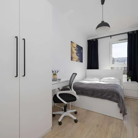 Exceptional For 4 Guests With Parking By Renters Appartamento Varsavia