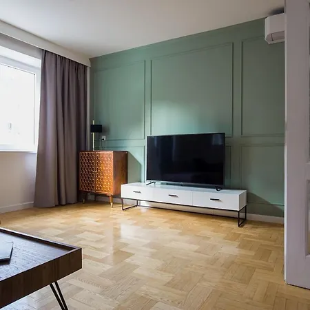Amazing, Spacious In The Center! Appartamento