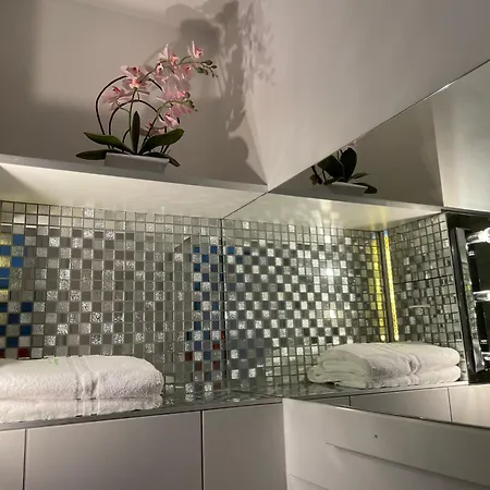 Good Time Center Apartment