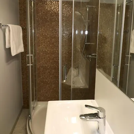 Falcon Center 4 Metro Swietokrzyska Apartamento Varsóvia
