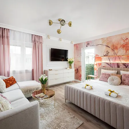 Prestige With A Living Room, Air Conditiong, Balcony & The View On Palace 公寓 华沙